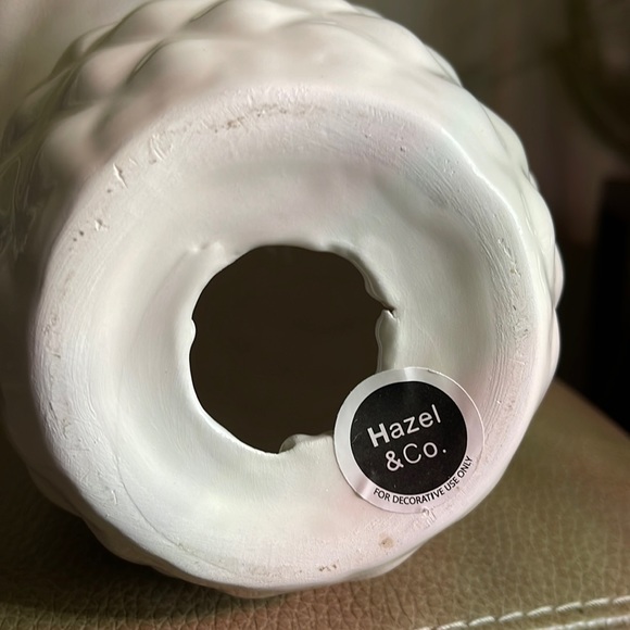 Hazel & Co. White and Gold Crown Ceramic Pineapple Figurine Decor - Picture 12 of 16